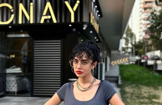 Ece Ronay'ın güzellik merkezi kurşunlandı! Bir gün önce eski eşinin arabaları için suçladığı galeri kurşunlanmıştı