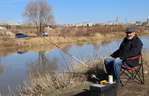 Debi düşünce balıkçılar soluğu Kızılırmak’ta aldı