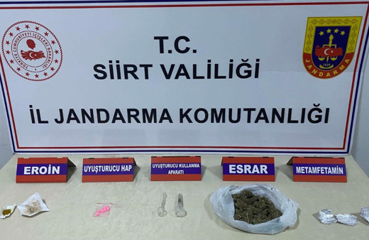 Siirt'te yol kontrolü sırasında uyuşturucu bulundu