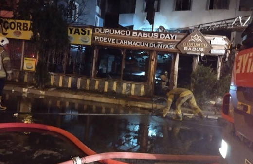 İstanbul'da dürümcü dükkanı alev alev yandı!