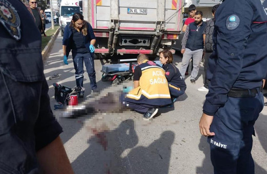 Antalya'da motosikletli gencin korkunç sonu! Karşı yönden gelen kamyonun altında kaldı: Kaza anı kamerada