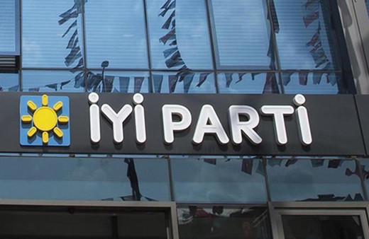 İYİ Parti'nin kurucular kurulu üyesi istifa etti: "Kendilerini dev aynasında gören..."