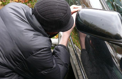 Çaldığı otomobili bırakıp kaçacaktı ama yakalandı!