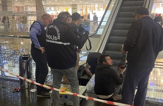 AVM'de korkunç olay! Çığlık çığlığa yardım istediler