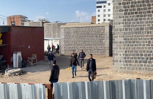 Diyarbakır’da üstüne duvar düşen işçi hayatını kaybetti