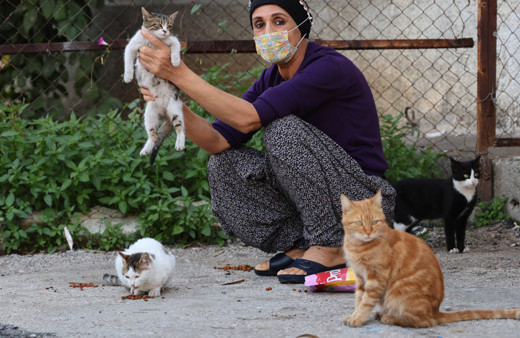 Kanser hastası kadın hayata hayvanlarla tutunuyor