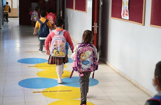 Belediye Başkanı'nın iddiası! Öğrencilere dağıtılan gıda malzemelerini okul müdürleri 'zehirli' diye topluyor