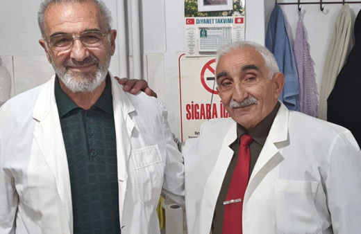 60 yıllık mesleklerini aynı iş yerinde şevkle yapıyorlar