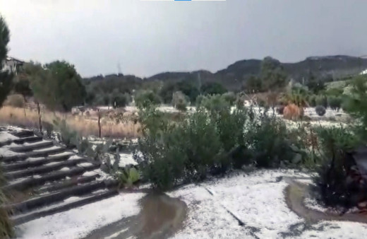 Tatil cenneti Datça beyaza büründü, dolu yağdı