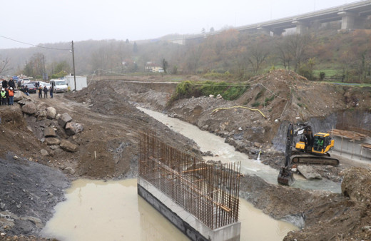 Selde yıkılan köprünün yerine yenisi yapılıyor