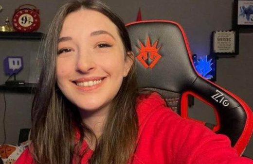 Twitch yayıncısı Pelin Baynazoğlu, meme kanserine yakalandığını duyurdu