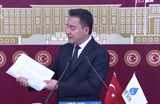 Ali Babacan, Gazze’de katledilen siviller için ağladı