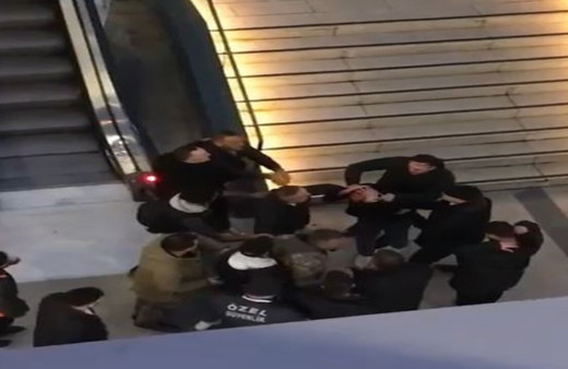 Küçükçekmece’de güzellik merkezine sopa ile saldıran şahsa meydan dayağı