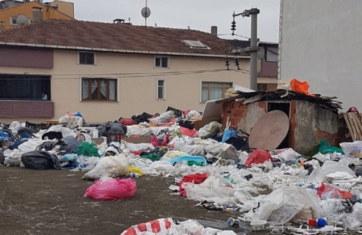 Çöp ev operasyonu yapıldı, 3 kamyon çöp çıkarıldı