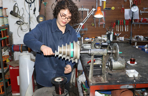 Kadın bobinaj ustası, hem dededen öğrendi hem fakülteyi bitirdi!