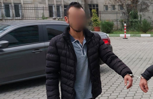 Park halindeki araçtan gözlük çaldı, hapse girdi!