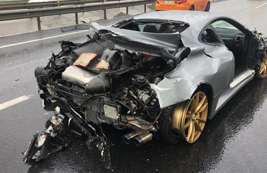 Ünlü iş adamı Sinan Urfalı, Ferrari ile feci kaza yaptı! 10 milyonluk araç pert oldu