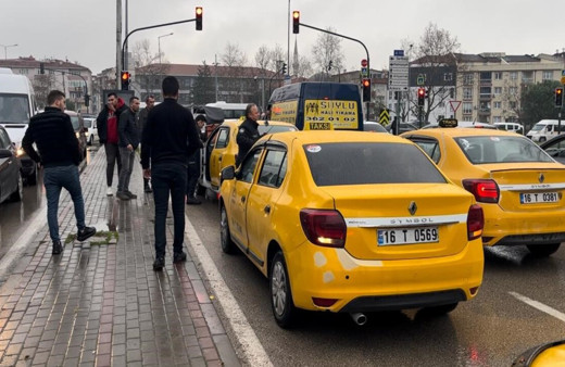 Bursa'da tartıştığı taksi şoförünü boynundan bıçakladı