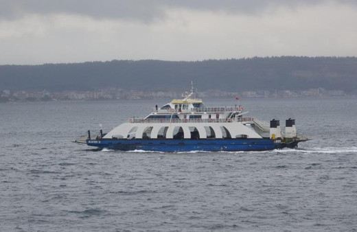 Bozcaada ve Gökçeada'ya tüm feribot seferleri iptal edildi
