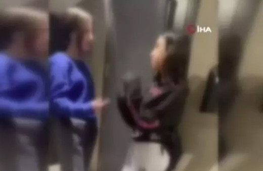 Genç kıza akran dayağı! Gezelim' diye dışarı çağırdılar, tuvalette darp edip o anları kayda aldılar