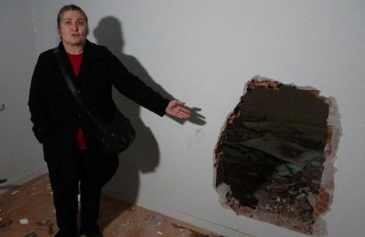 Duvarı delerek girdiler, 10 daireyi birden soydular!