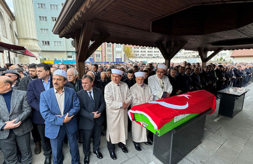 Yazar ve siyaset bilimci Mustafa Çalık son yolculuğuna uğurlandı