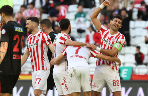 Süper Lig'de Antalyaspor, Fatih Karagümrük'ü ağırladı