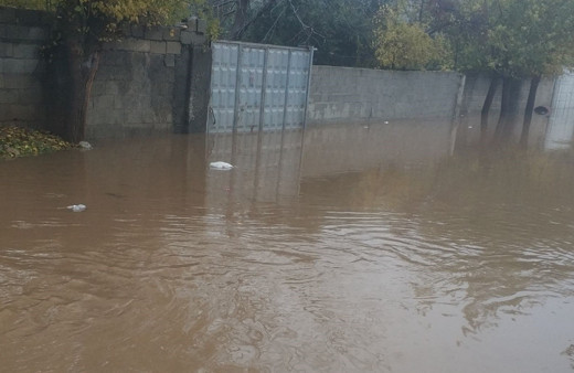 Kahta’da yağmur sonrası yollar göle döndü