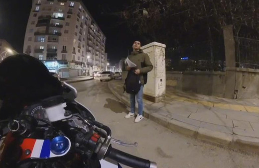 Böyle inat görülmedi! Vanlı gençlerin ‘önce sen geç’ inadı bir saat sürdü, o anlar viral oldu