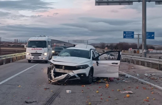 Direksiyon hakimiyetini kaybetti, takla atarak tarlaya uçtu