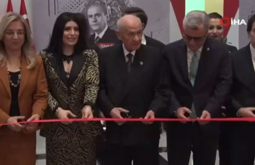 MHP lideri Bahçeli, “Yeni Yüzyılın Kara Kalem Sergisi”ne katıldı