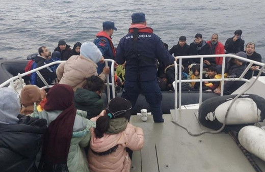 Yunan unsurlarınca ölüme terk edilen 92 kaçak göçmen kurtarıldı