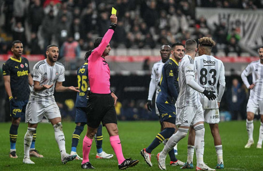 Erman Toroğlu'ndan derbi hakemi Atilla Karaoğlu'na sert sözler: VAR maçı da hakemi de kurtardı