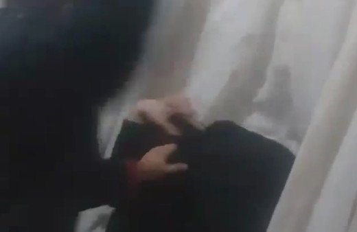 Esenyurt’ta annesini darp eden şahıs komşuları tarafından dövüldü