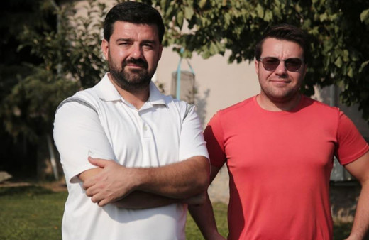 İki kardeş mühendisliği bırakıp çiftlik kurdu!