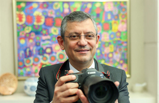 CHP lideri Özgür Özel TFMD Yönetim Kurulu'nun fotoğraflarını çekti