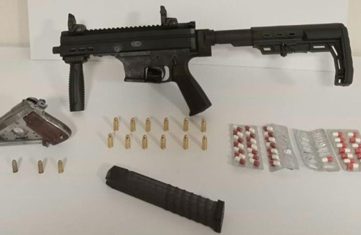 Narkotik operasyonunda otomatik silah ele geçirildi!
