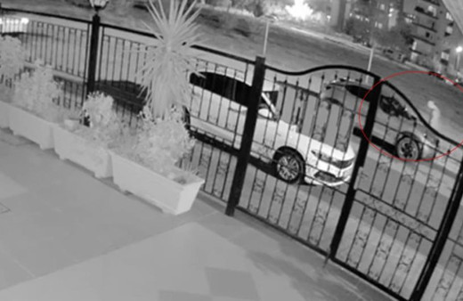 Komşusunun 1,5 milyon liralık yeni arabasını boydan boya çizdi!