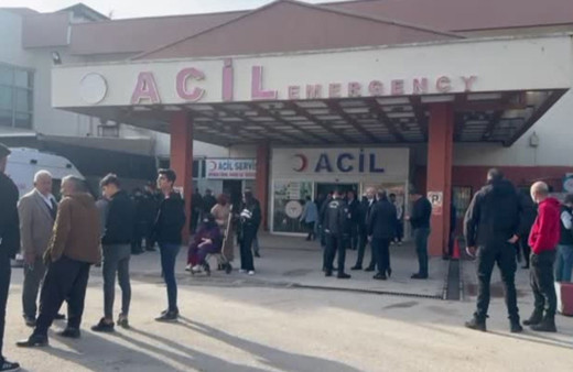 Husumetli aileler arasında silahlı kavga: Baba öldü, oğlu yaralandı!