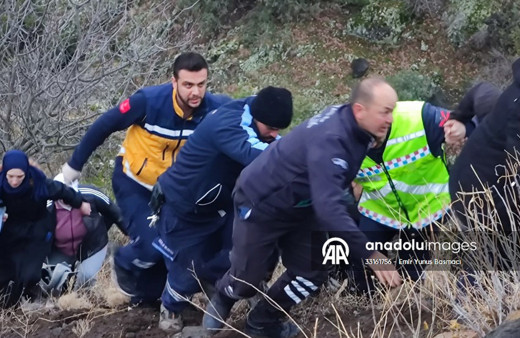Çorum'da otomobiliyle baraj gölüne düşen hemşire ölüm kalım mücadelesi verdi