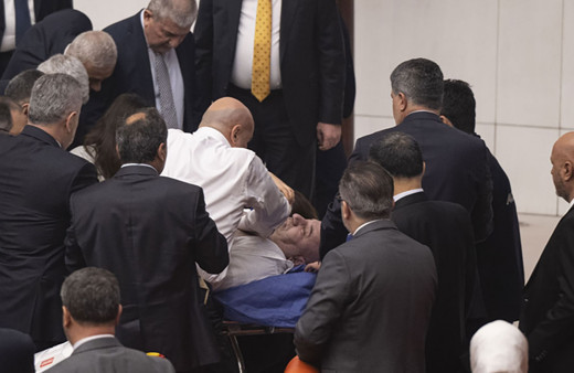 Meclis'te bayılmıştı! Saadet Partili vekilin son durumunu Sağlık Bakanı Koca açıkladı! Entübe edildi...