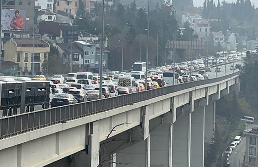 15 Temmuz Şehitler Köprüsü'nde zincirleme kaza! Trafik yoğunluğu oluştu