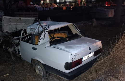 Tıra çarpıp şarampole devrildi: 1 kişi öldü, 1 kişi yaralandı!