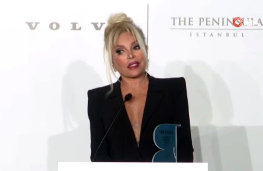 Yaşam Boyu İkon ödülü alan Ajda Pekkan: Kalbim Gazze için atıyor!