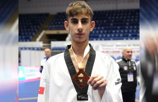 16 yaşındaki taekwondocu Avrupa’dan İzmir'e bronz madalya getirdi