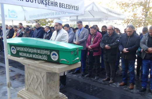 Bıçakla öldürülen 12 yaşındaki çocuk toprağa verildi!