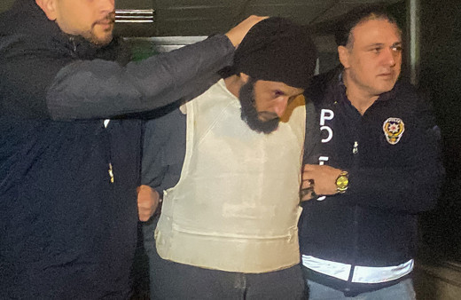 Karısıyla mesajlaştığını iddia ettiği bakkalı öldürdü! Kaçtı ama kurtulamadı...