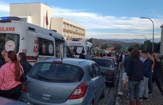 Zonguldak'ta 34 öğrenci gıda zehirlenmesi şüphesiyle hastaneye kaldırıldı