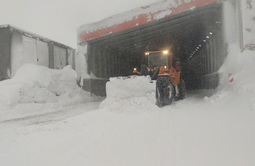 Van’da şiddetli kar yağışı etkili oluyor