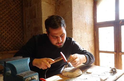 Mardin'de sedefçiliği tek başına ayakta tutan usta